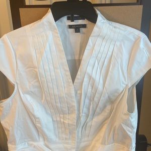 NWOT Anne Klein White Vneck top with belted waist 16